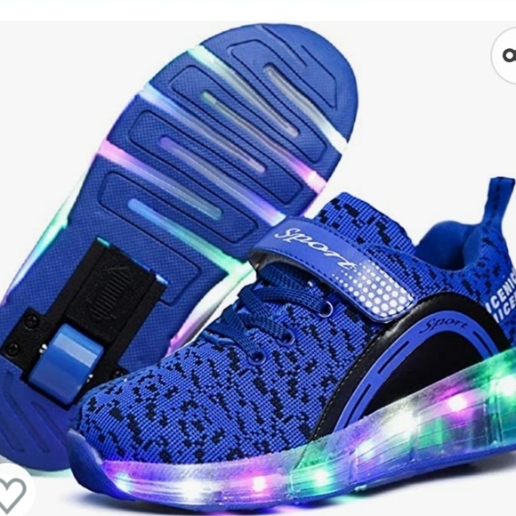 LIGHTING up shoes with wheels - Picture 1 of 10
